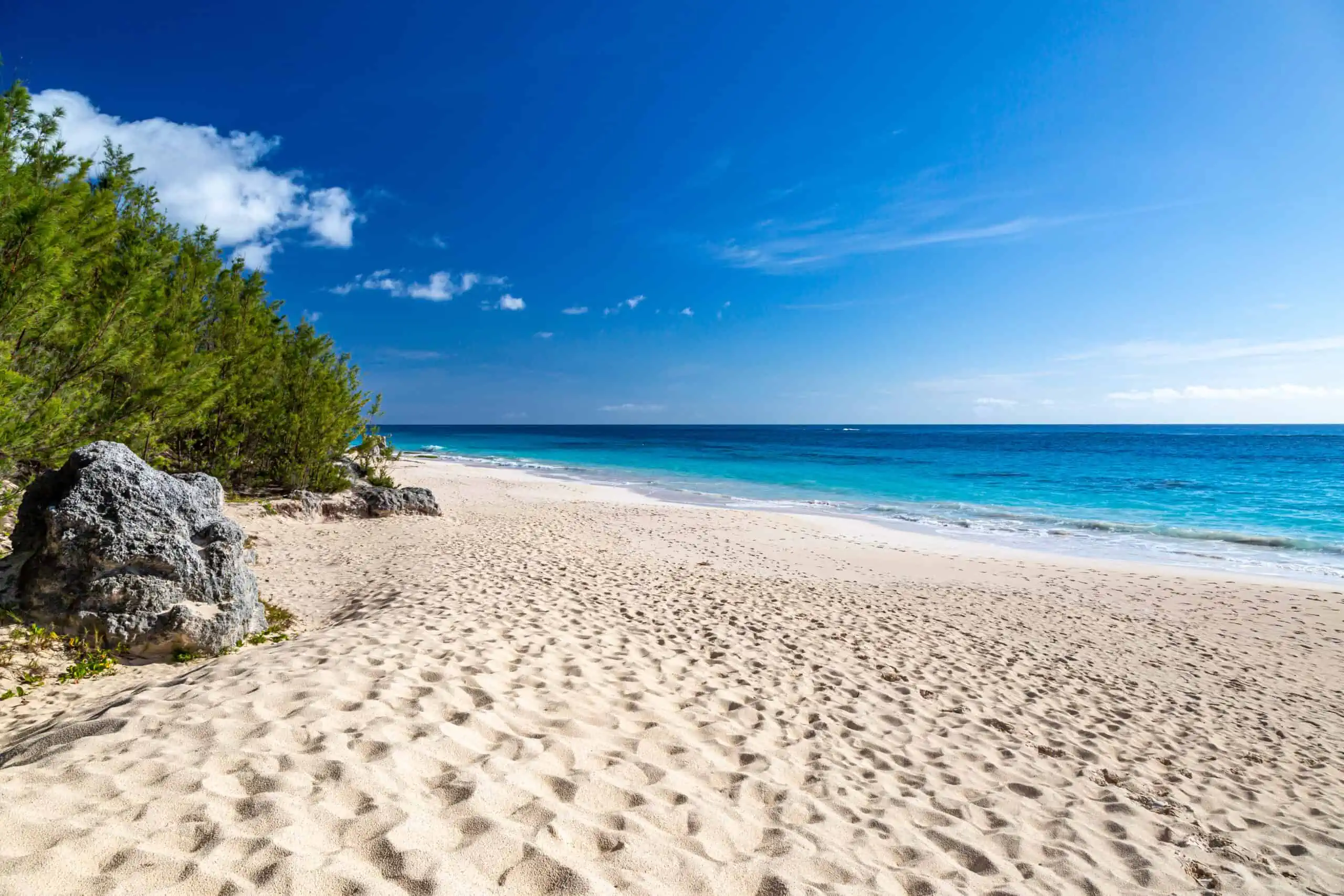 Beautiful Bermuda pink sand beach for honeymooners